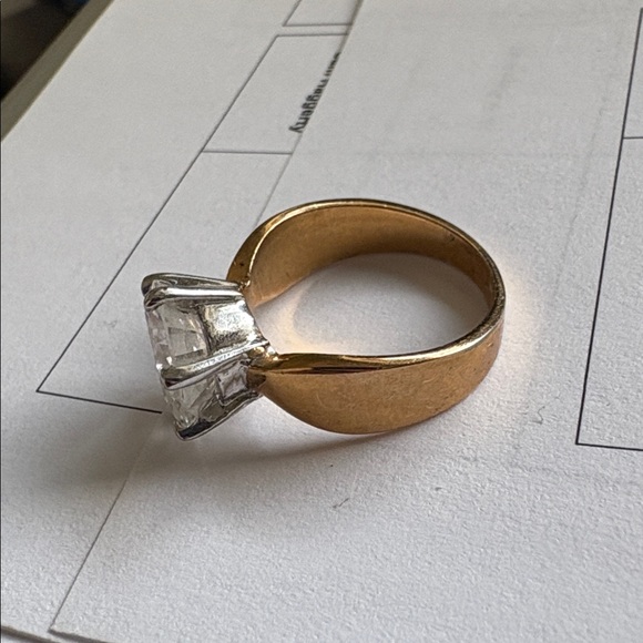 EUC Round Brilliant Cut Soltaire Diamond-Toned Thick Gold Band Ring - Picture 6 of 11